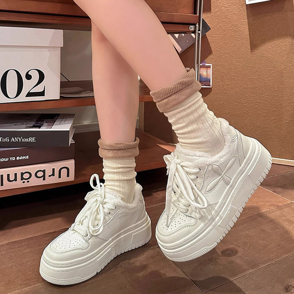 Dame Chunky Sneakers med komfortabel sålekonstruktion og elegante accenter Stilla