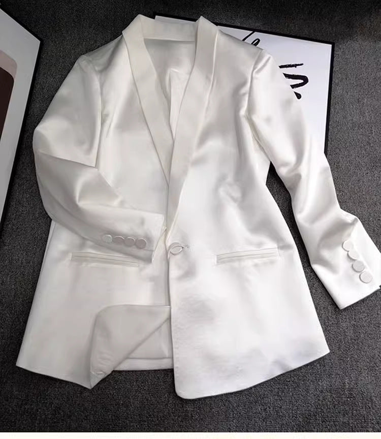 Dame elegant satin blazer med moderne detaljer Stilla