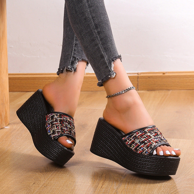 Dame Wedge-pantoletten med moderne tekstilaccent og skridsikker platform-sål Stilla