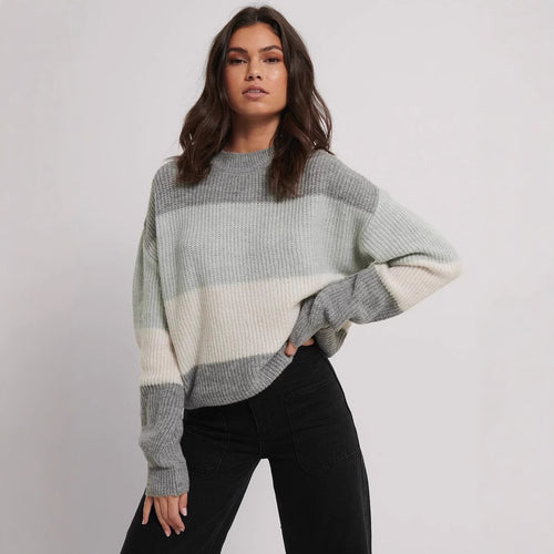 Kvinders fashionable sweater med farvekoordineret blokdesign og afslappet snit Stilla
