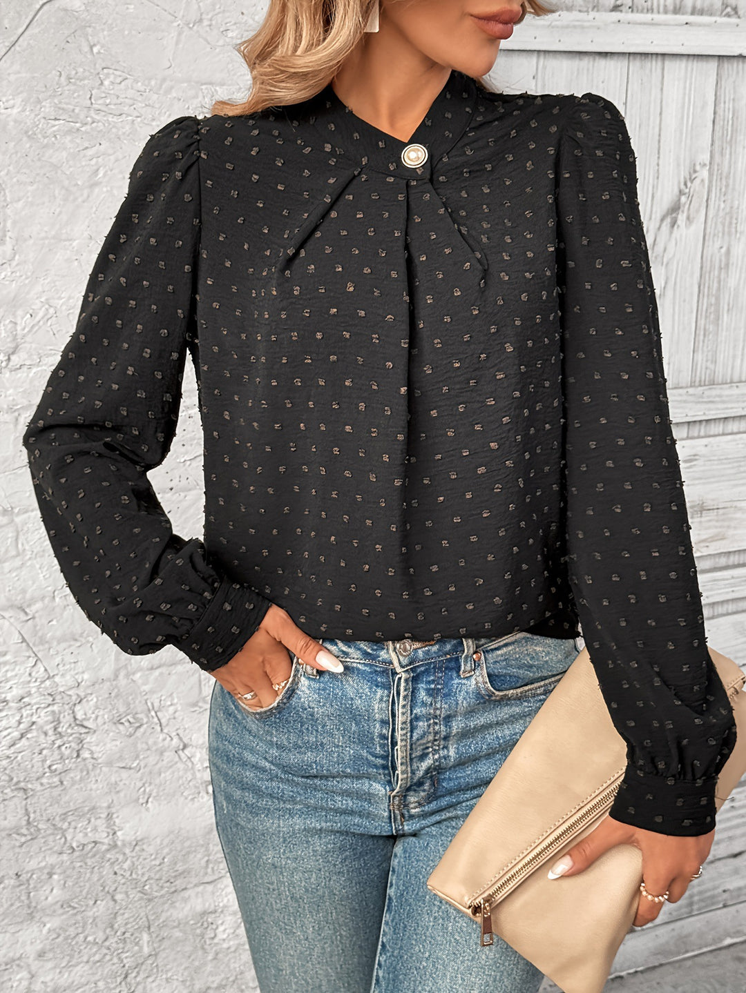 Dame elegant bluse med flæse detaljer og klassisk knapdesign Stilla