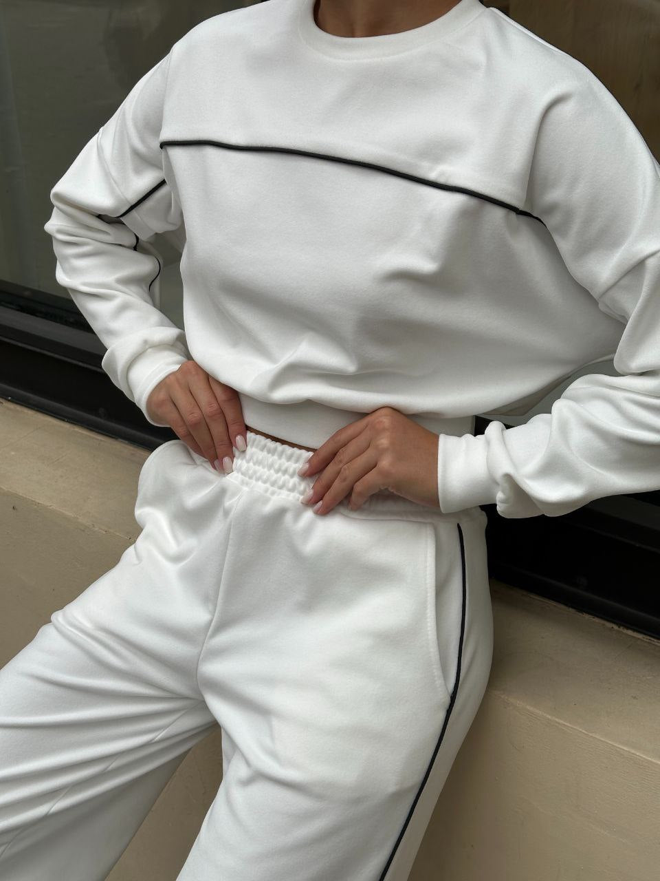 Kvindernes stilfulde sweatshirt og afslappede bukser Skovae