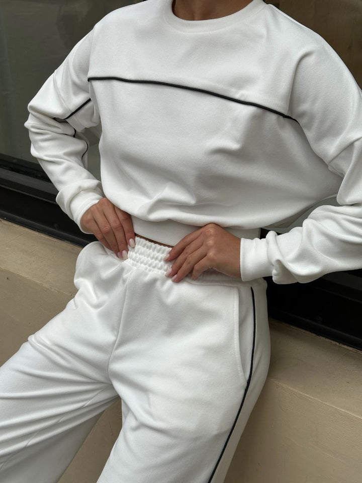 Kvindernes stilfulde sweatshirt og afslappede bukser Skovae