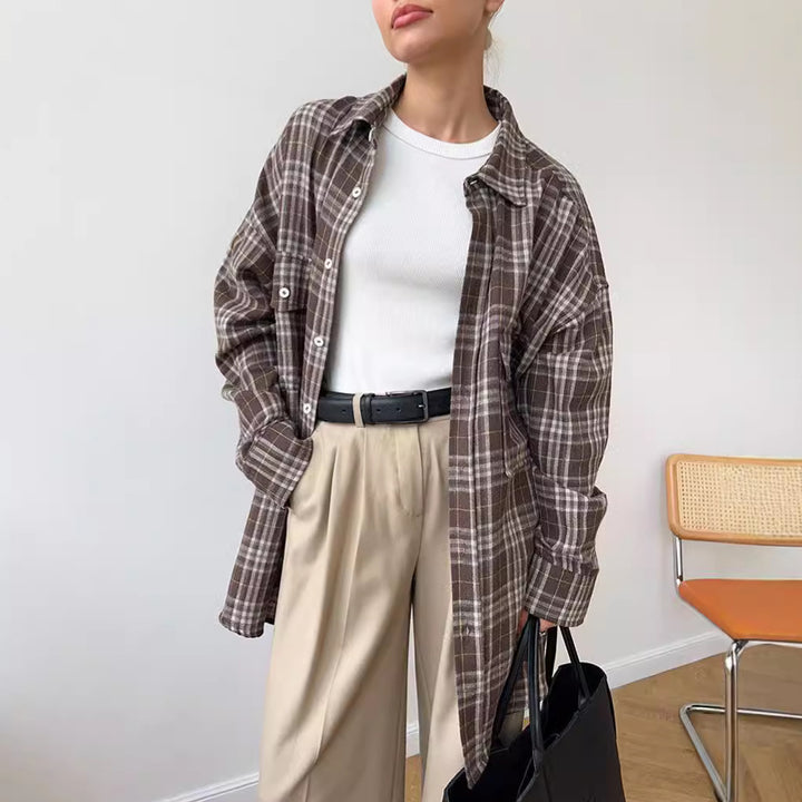 Dame ternet bluse i afslappet oversized snit med praktisk knap-design Stilla