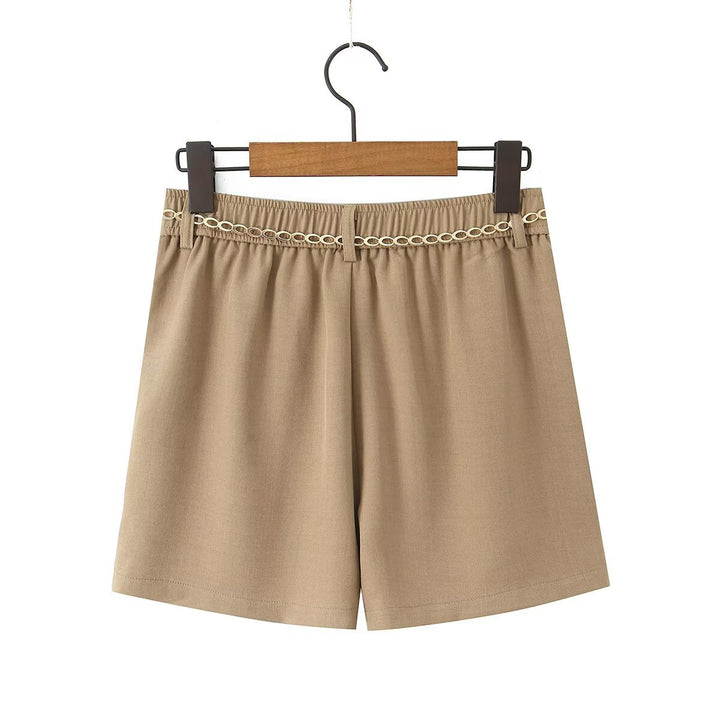 Dame Chice Shorts med elegant kæde og højtsiddende talje Skovae