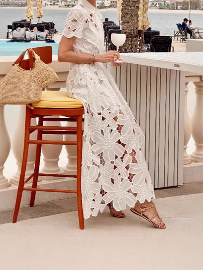 Dame maxikjole med florale spidse detaljer og elegant bælte Stilla