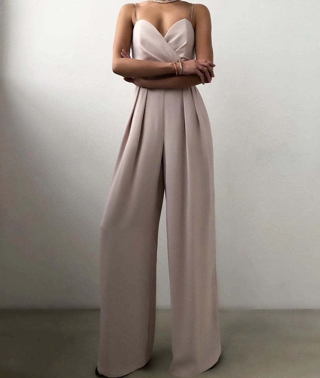 Dame elegant jumpsuit med dyb V-udskæring og vide ben Skovae
