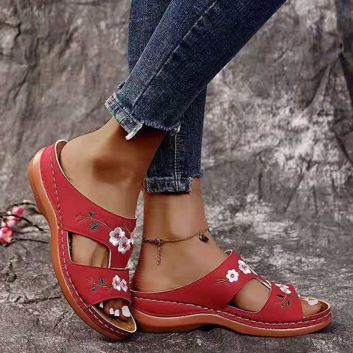 Dame komfortable Riemensandaler med blomsterbroderi og ergonomisk sål Stilla