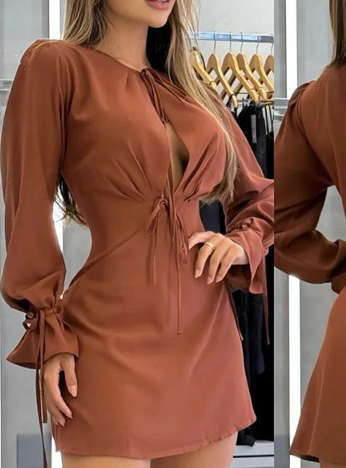 Damen mini kjole med raffineret snor og elegante smock ærmer Stilla
