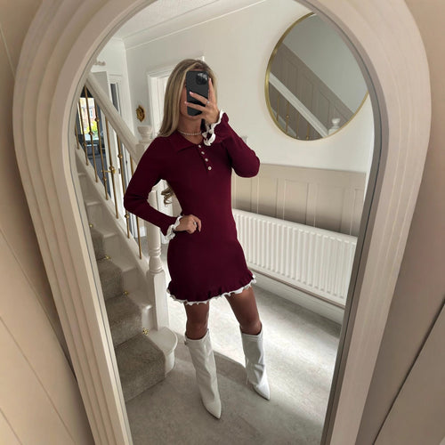 Kvinders strikkede kjole med blonde og knapstolpe Skovae