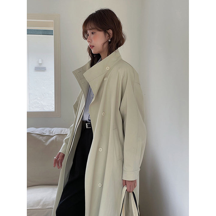 Dame modische trenchcoat med minimalistisk design og praktiske lommer Stilla