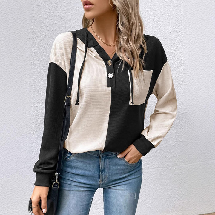 Dame nan Vaffelstrik-Hoodie med Henley-knapper, brystlomme og hætte Skovae