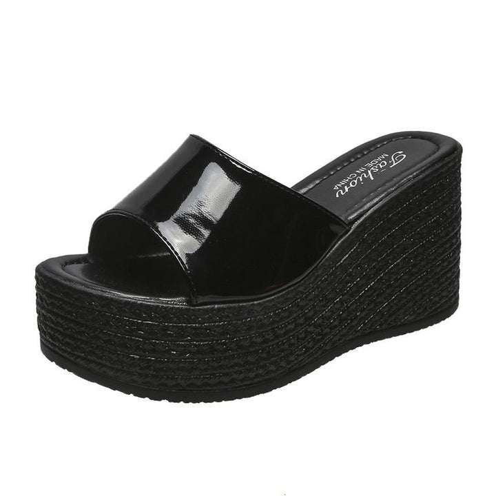 Dame platformsandal med flot glans Stilla