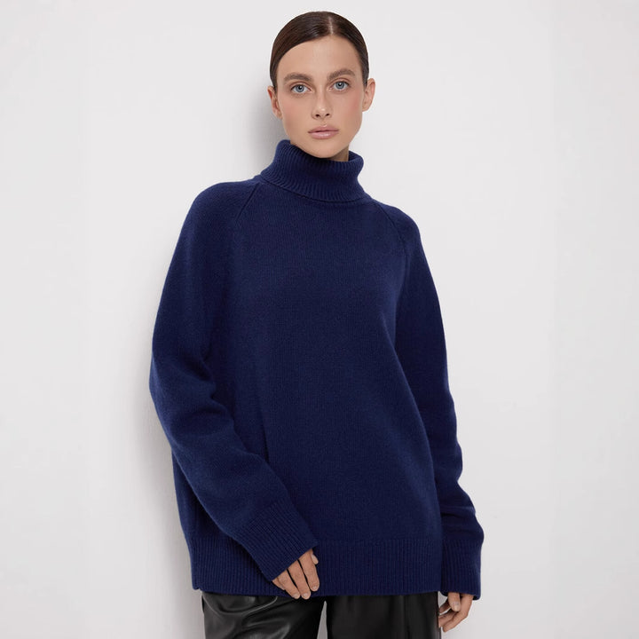 Kvinders hyggelige turtleneck sweater lavet af fin strik materiale Stilla