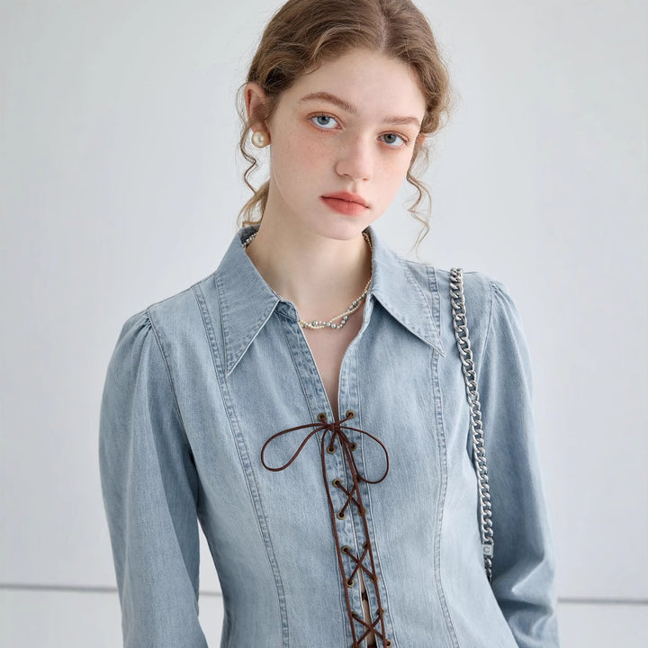 Dame Denim-bluse med historisk snørredetalje og afslappet pasform Stilla