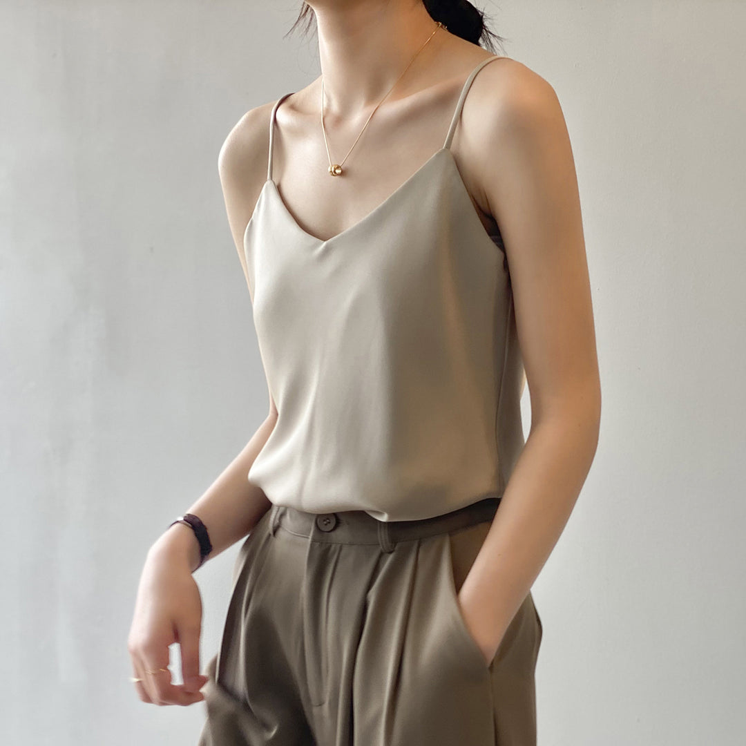 Dame elegant camisole-top med fint satinmateriale og justerbare spaghetti-stropper Stilla