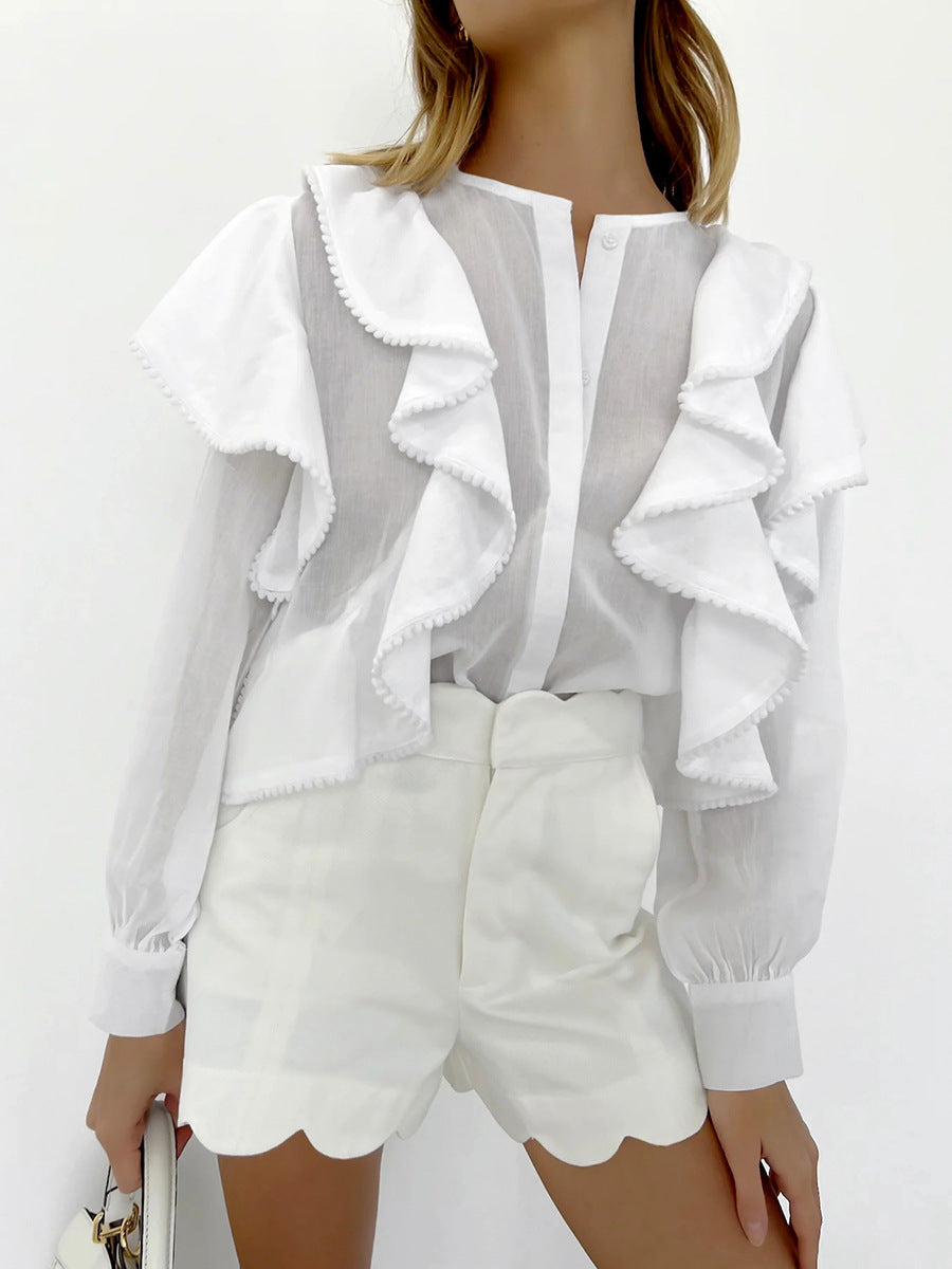 Damebluse med voluminøse flæser og elegant ståkrave Stilla