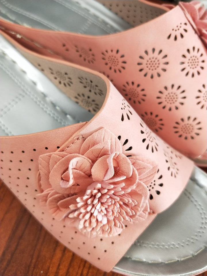 Dame komfortable slippers med blomsterperforeringer Stilla
