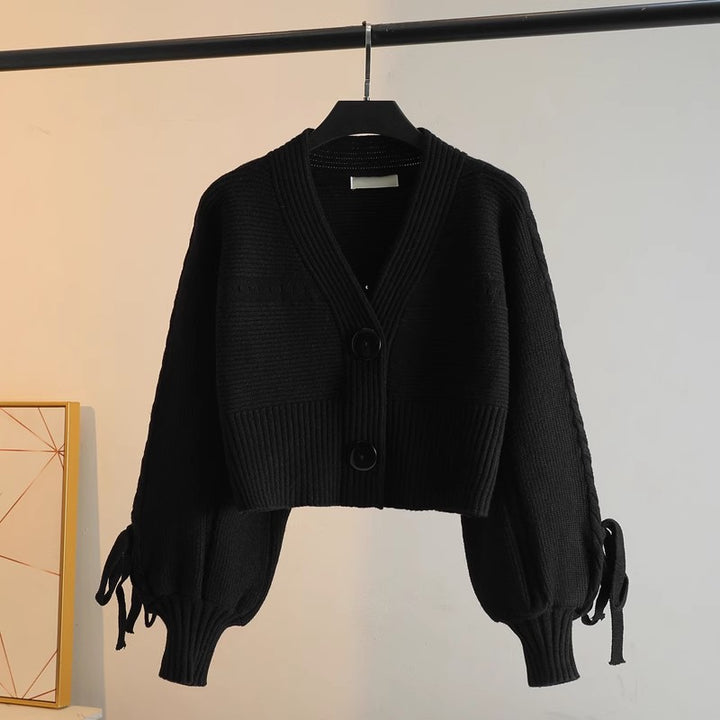 Kvinders fashionable cardigan med voluminøse ærmer og knap detaljer Stilla