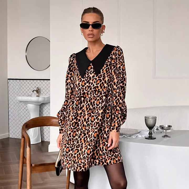 Dame Animal-Print Kjole med voluminøse ærmer og kontrasterende krave Stilla