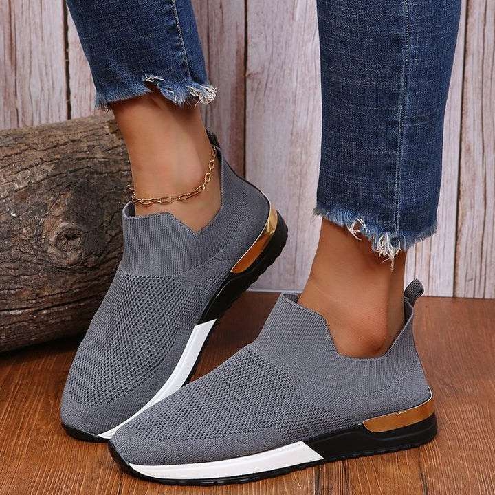 Dame Slip-On Sneakers med åndbart strik-overmateriale og fashionable accenter Stilla