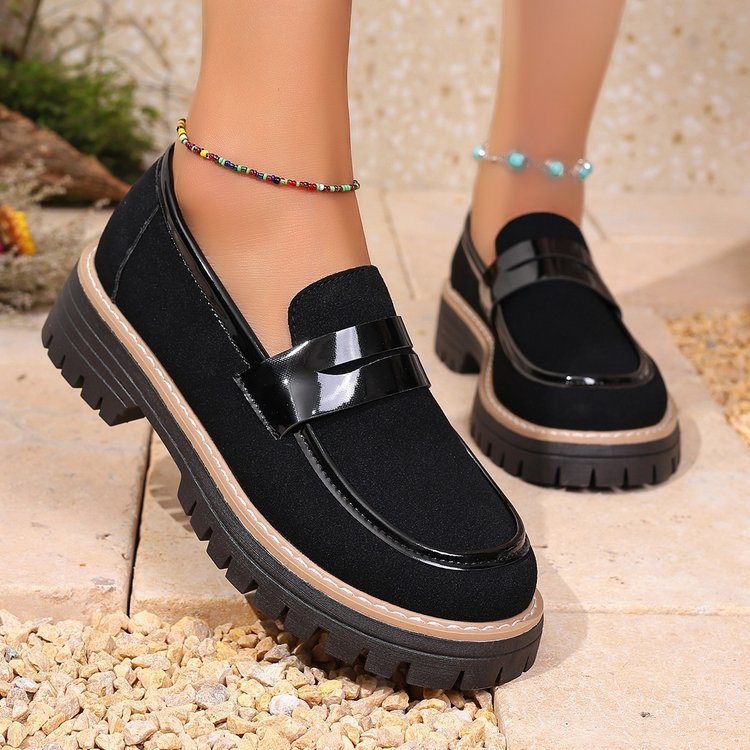 Dame Komfortable Slip-On Sko med robust profil og elegant applikation Stilla