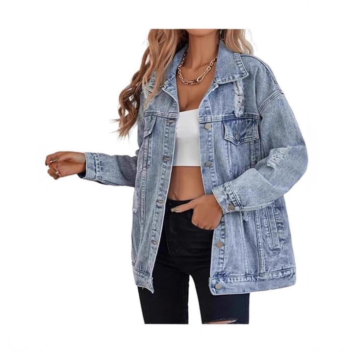 Kvindernes oversized denimjakke med fashionable revnede detaljer Stilla