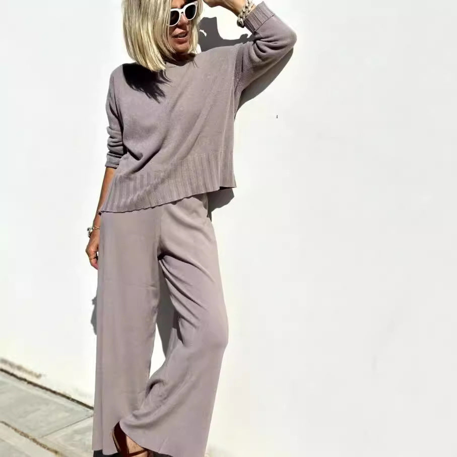 Dame komfortabel strik-loungewear-sæt med vide bukser og afslappet overdel Stilla