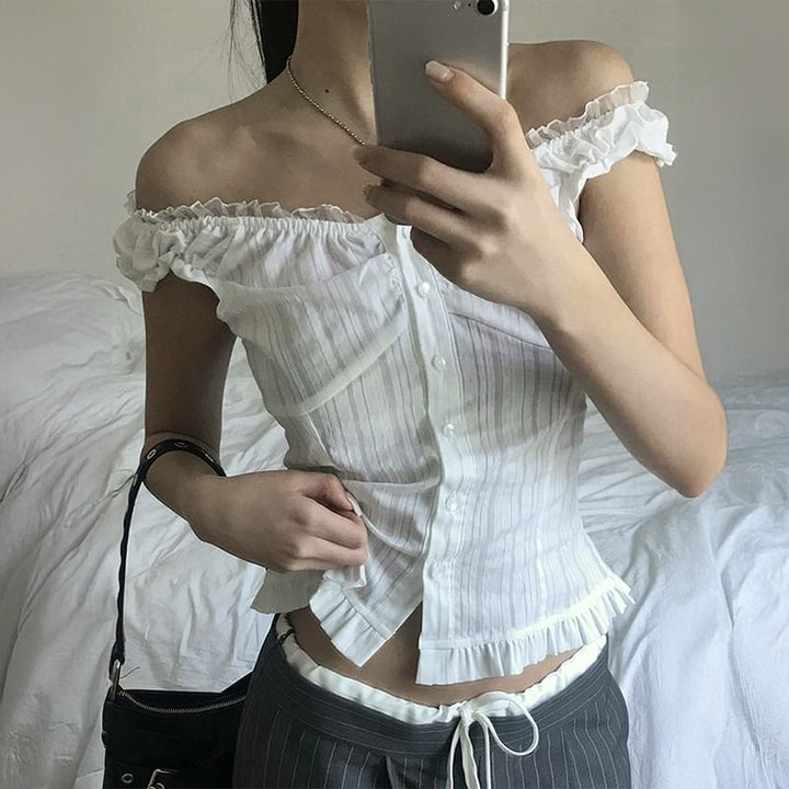 Dame Off-Shoulder Bluse med Rüschendetails og Knopliste Stilla