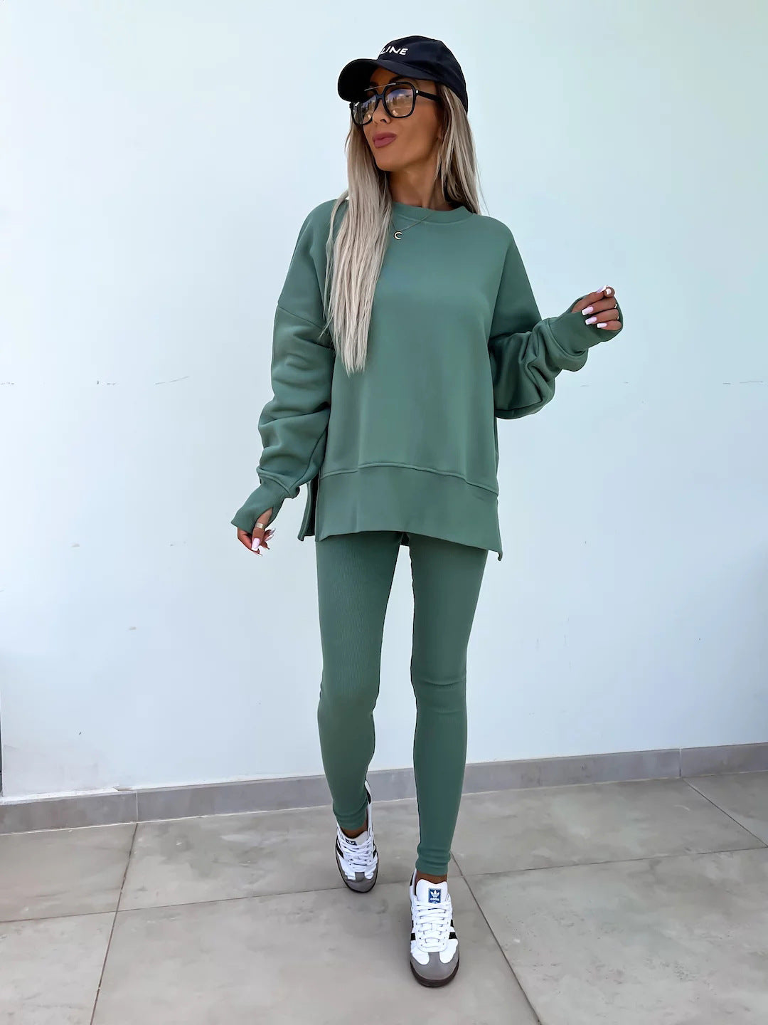 Kvinders afslappede fritidssæt med blødt sweats stof og trendy snit Skovae