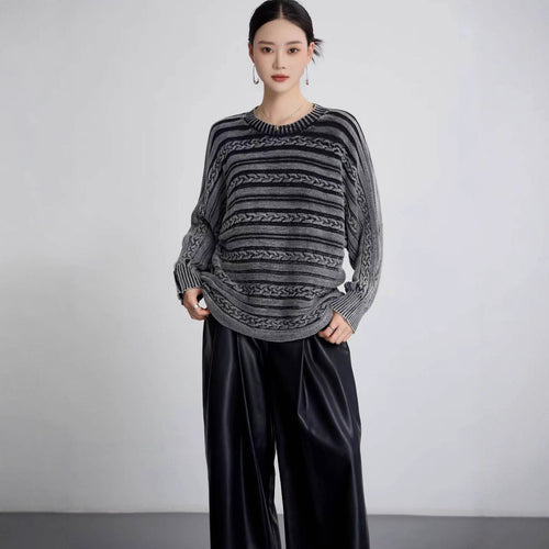 Damens strikket sweater med struktureret kabeldesign og moderne snit Stilla