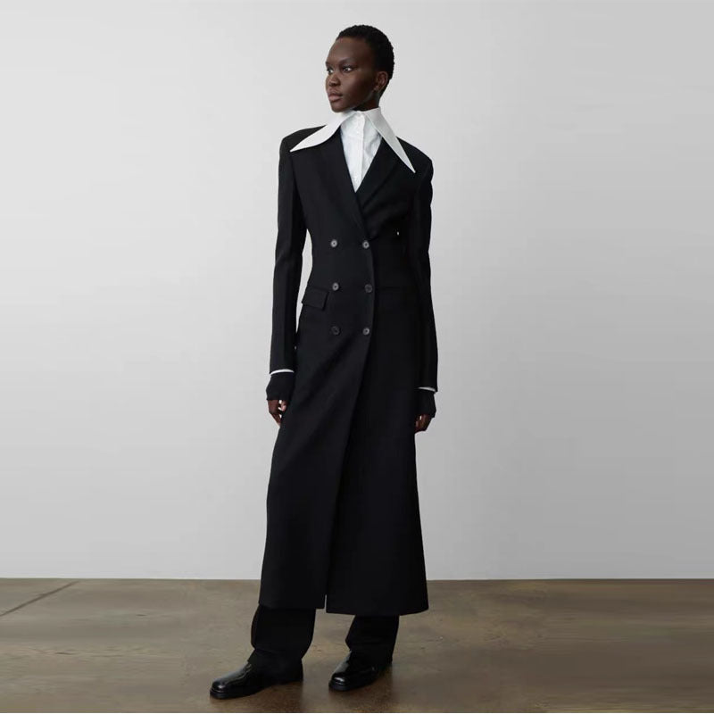 Kvinders dobbeltknappet blazer med løstsiddende drapering