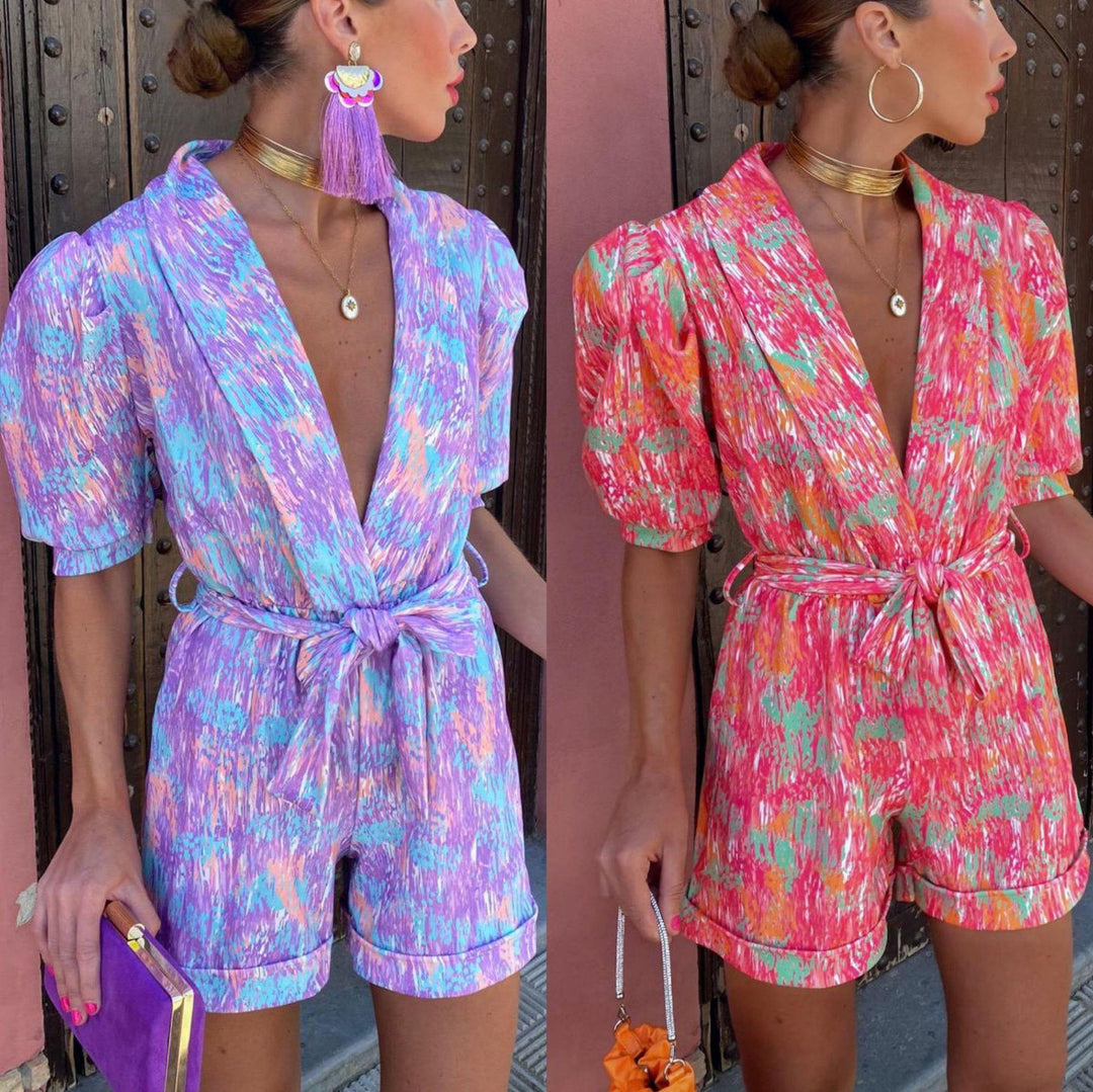 Dame moderner Jumpsuit med moderne puffærmer og farverigt grafisk design Stiila