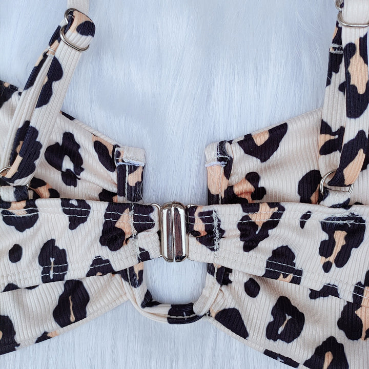Dame bikini sæt med elegant leopardmønster og struktureret overflade design Skovae