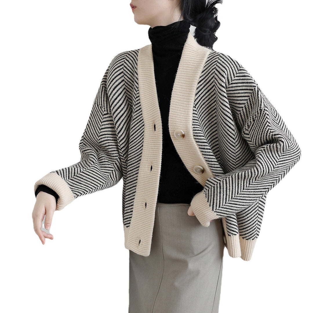 Dame mode cardigan med chevron mønster og elegante knapper Stilla
