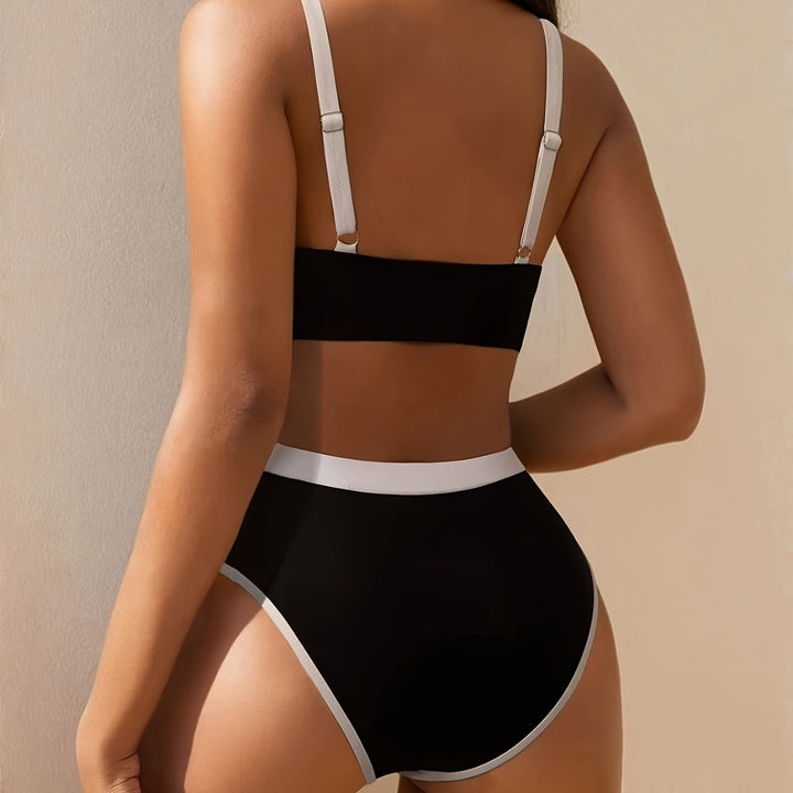 Dame højtaljet bikini-sæt med sporty design og justerbare stropper Stilla