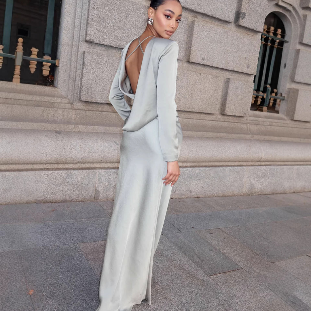 Dame elegante kjole med lange ærmer og skinnende satin top og tætsiddende silhuet Skovae