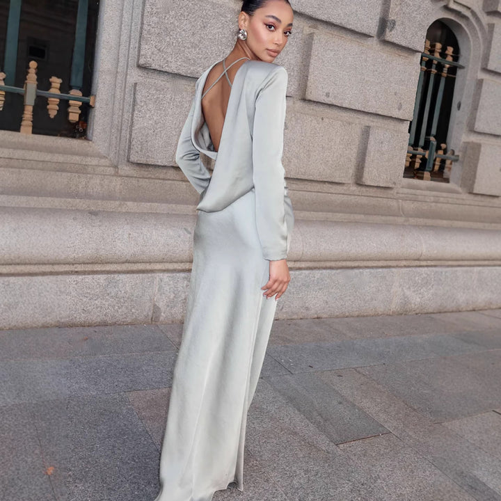 Dame elegante kjole med lange ærmer og skinnende satin top og tætsiddende silhuet Skovae
