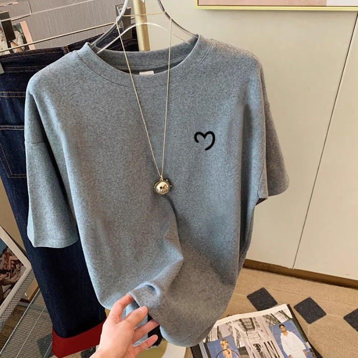 Femme Casual Graphic T-Shirt med minimalistisk hjerte-design Stilla