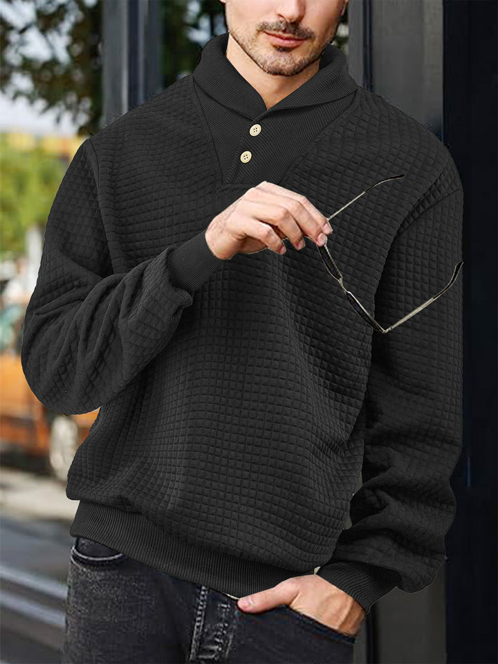 Herrer nan elegant strikpullover med sjalkrave, knapliste ved halsen og ternet vaffelmønster Skovae