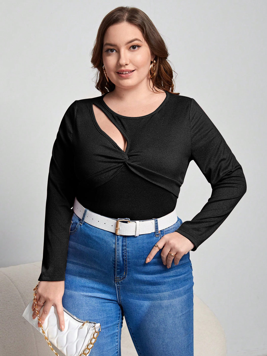Dame stilfuld langærmet skjorte med elegant knudedesign og moderigtigt cut-out Stilla