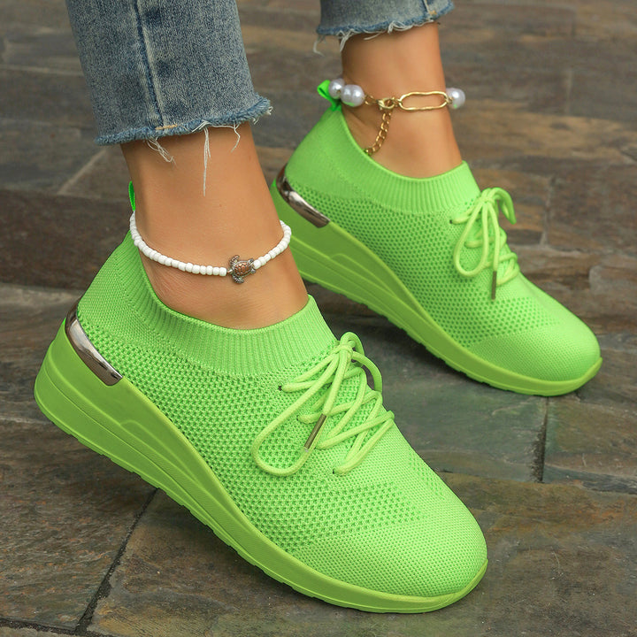 Dame Elegante og sporty Sneakers med åndbart strikmateriale og komfortabel plateau Stilla