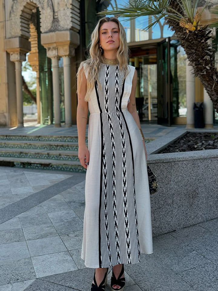 Dame maxikjole med geometrisk mønster og elegant silhuet Stilla
