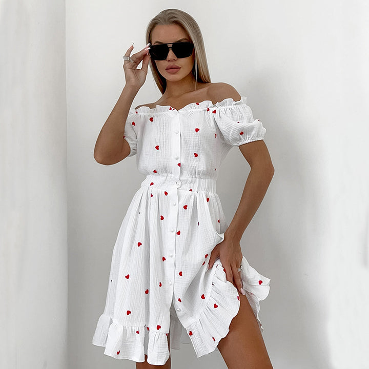 Dame hverdagskjole med off-shoulder design og broderet hjerte mønster Stilla