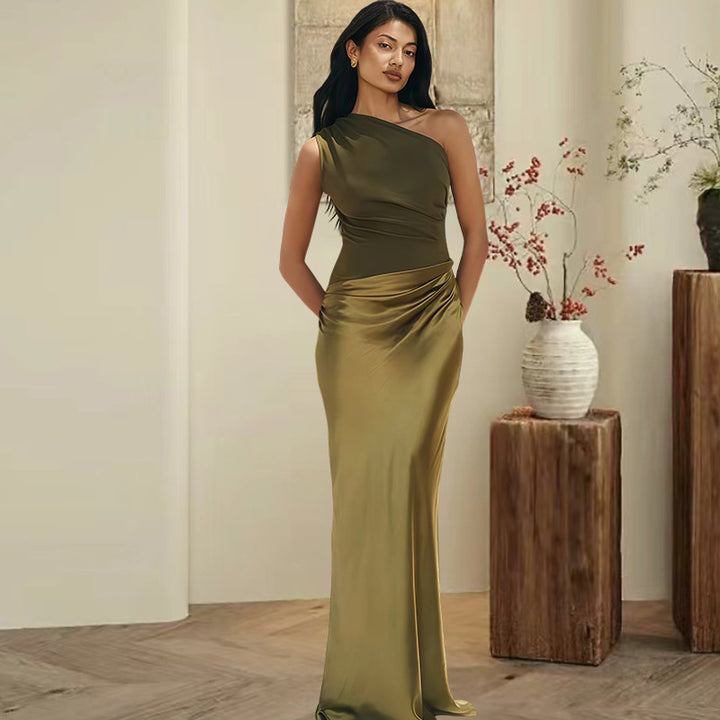 Dame elegante asymmetrisk aftenkjole med skinnende satin
