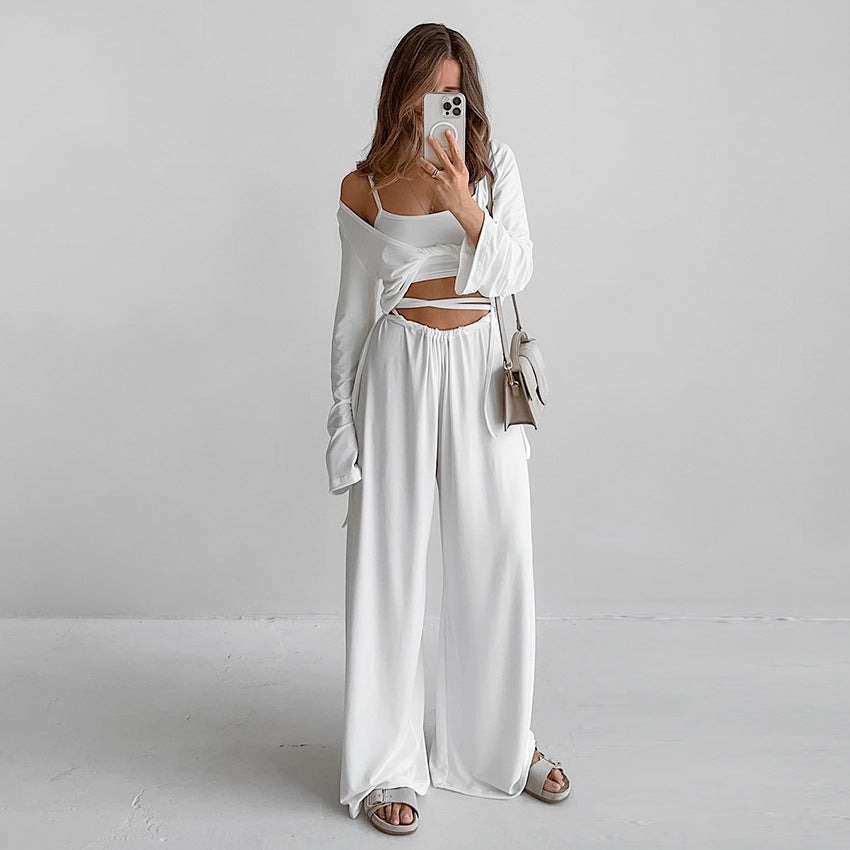 Dame afslappet sæt bestående af cropped bluse og bred bukser med fashionable detaljer Stilla
