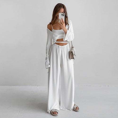 Dame afslappet sæt bestående af cropped bluse og bred bukser med fashionable detaljer Stilla