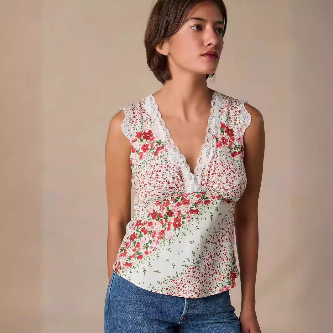 Damebluse med romantiske spids- og blomsterdesigns Stilla