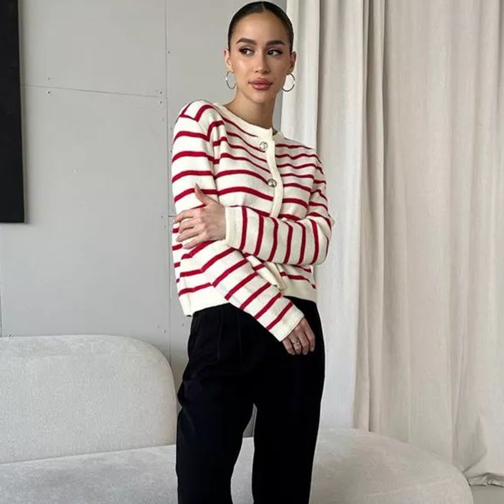 Femme Ge cropped stribet cardigan med knaplukning Stilla