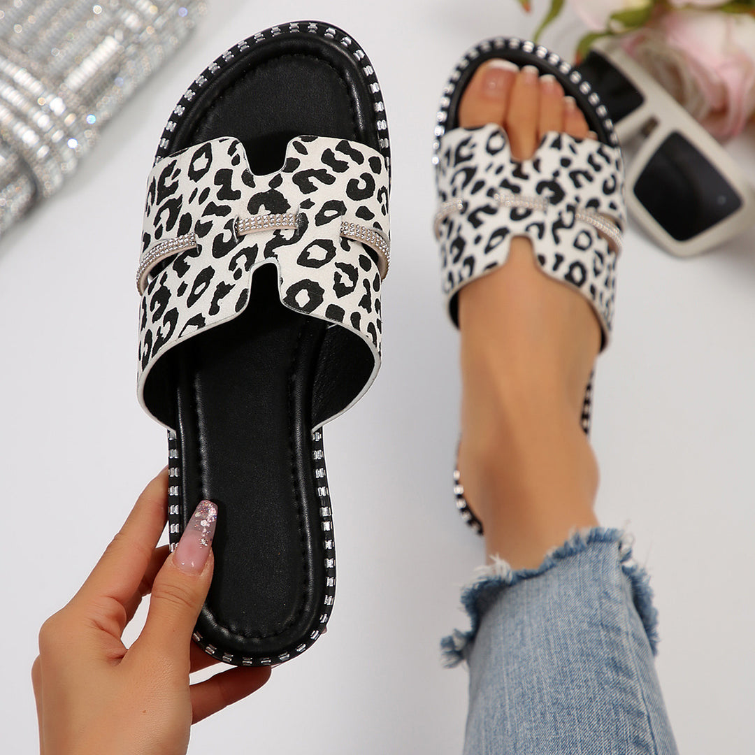 Dame pantofler med moderigtigt leopardmønster og elegante rhinestones Stilla